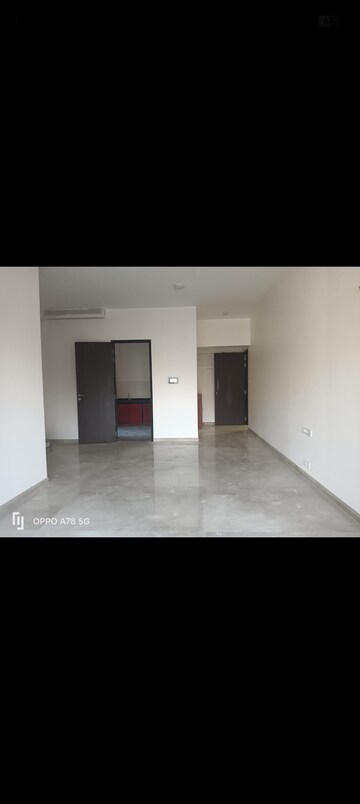 Room in 3 BHK Apartment at Kalpataru Radiance, Goregaon West – for Rent