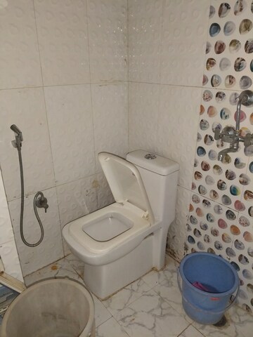 Bathroom in 1 RK Builder Floor at Sector 40 – for Rent