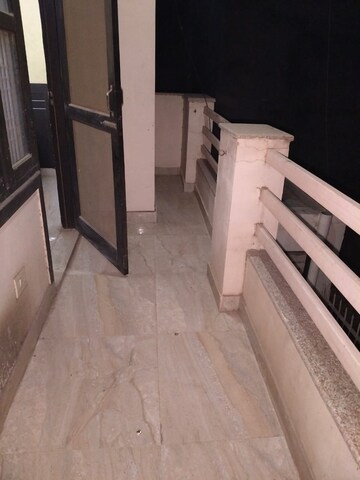 Balcony in 1 RK Builder Floor at Sector 40 – for Rent