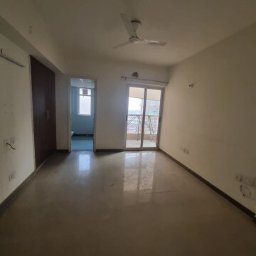Room in 3.5 BHK Apartment at Sector 20 – for Rent