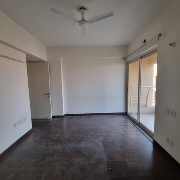 Room in 3.5 BHK Apartment at Sector 20 – for Rent