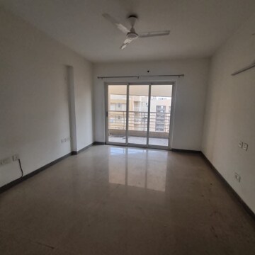 Room in 3.5 BHK Apartment at Sector 20 – for Rent