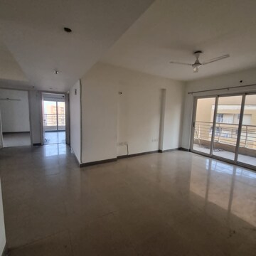 Room in 3.5 BHK Apartment at Sector 20 – for Rent