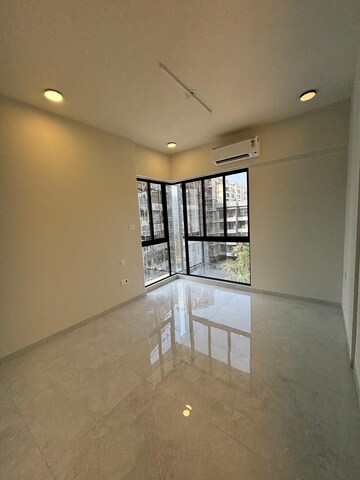 Room in 2 BHK Apartment at Kanungo Beaumonde, Mira Road East – for Sale