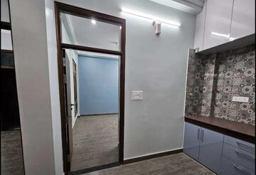 Room in 2 BHK Builder Floor at Gomti Nagar – for Rent