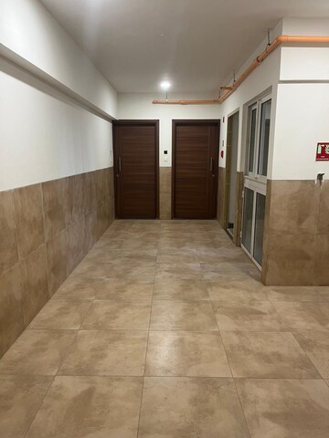 Room in 2 BHK Apartment at Shapoorji Pallonji Astron, Kandivali East – for Rent