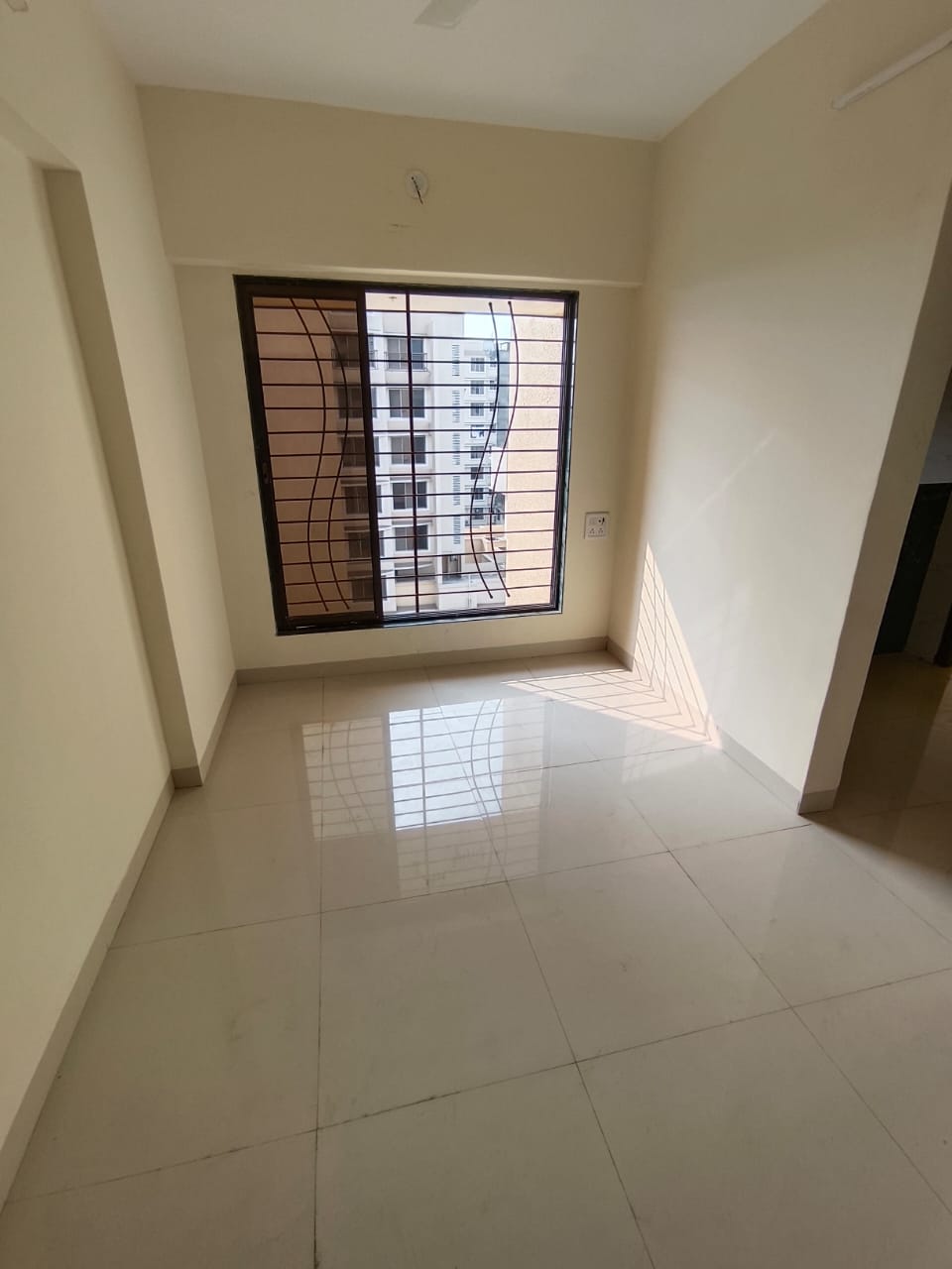 1 BHK Apartment For Sale in M Baria Bldg No 1 M Baria Everest