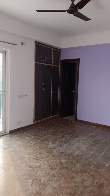 Room in 3 BHK Apartment at Saviour Park, Mohan Nagar – for Rent