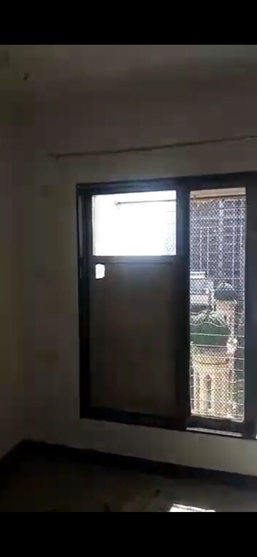 Room in 1 BHK Apartment at Shepherd Residency, Goregaon West – for Rent