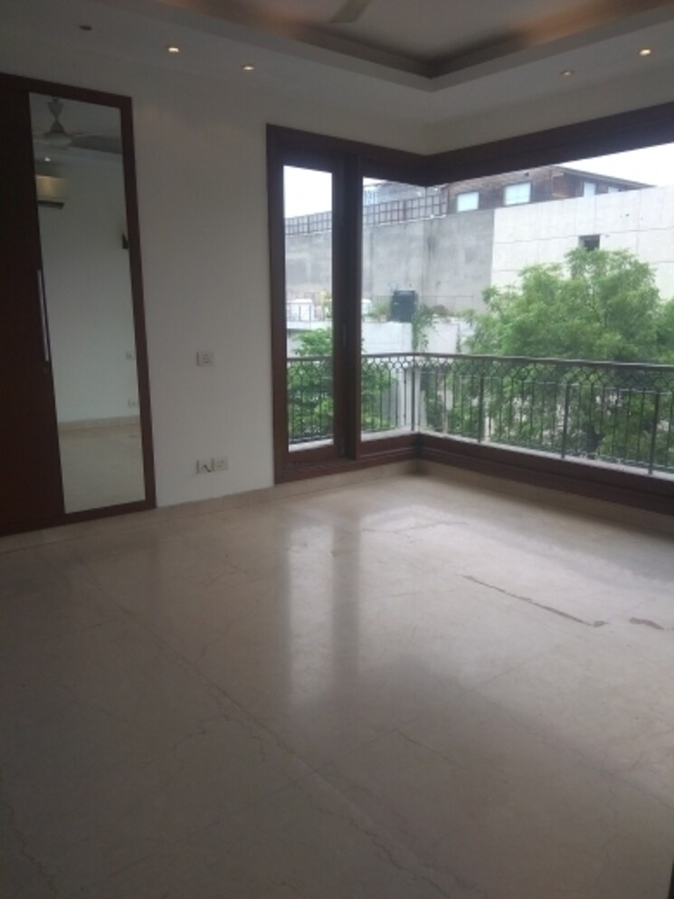 Room, new friends colony 4 Bedroom 500 Sq.Yd. Builder Floor In New Friends Colony Delhi 8085665