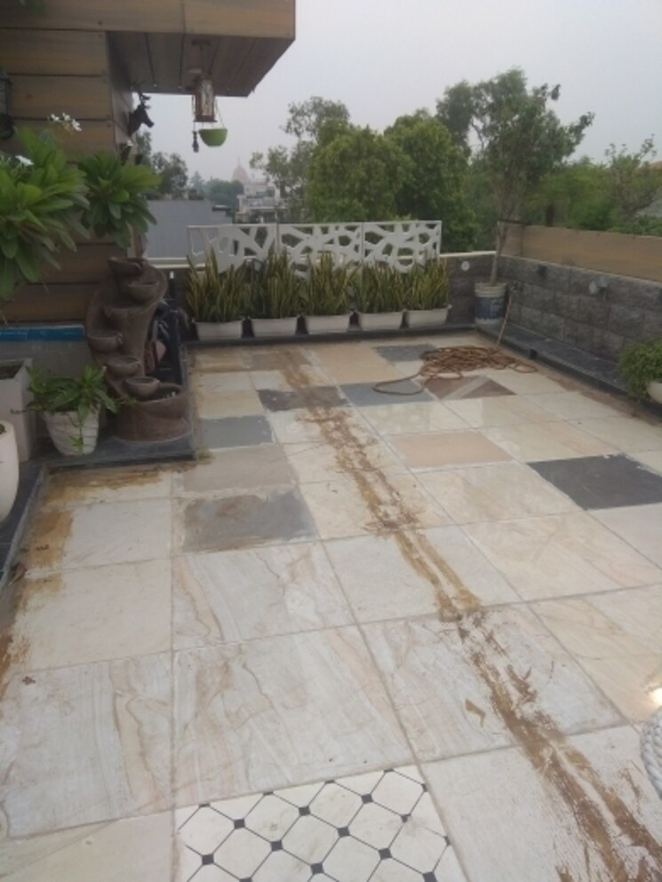  Parking, new friends colony 4 Bedroom 500 Sq.Yd. Builder Floor In New Friends Colony Delhi 8085665