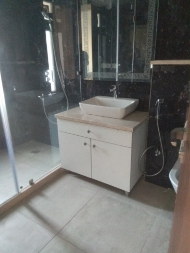 Bathroom, new friends colony 4 Bedroom 500 Sq.Yd. Builder Floor In New Friends Colony Delhi 8085665