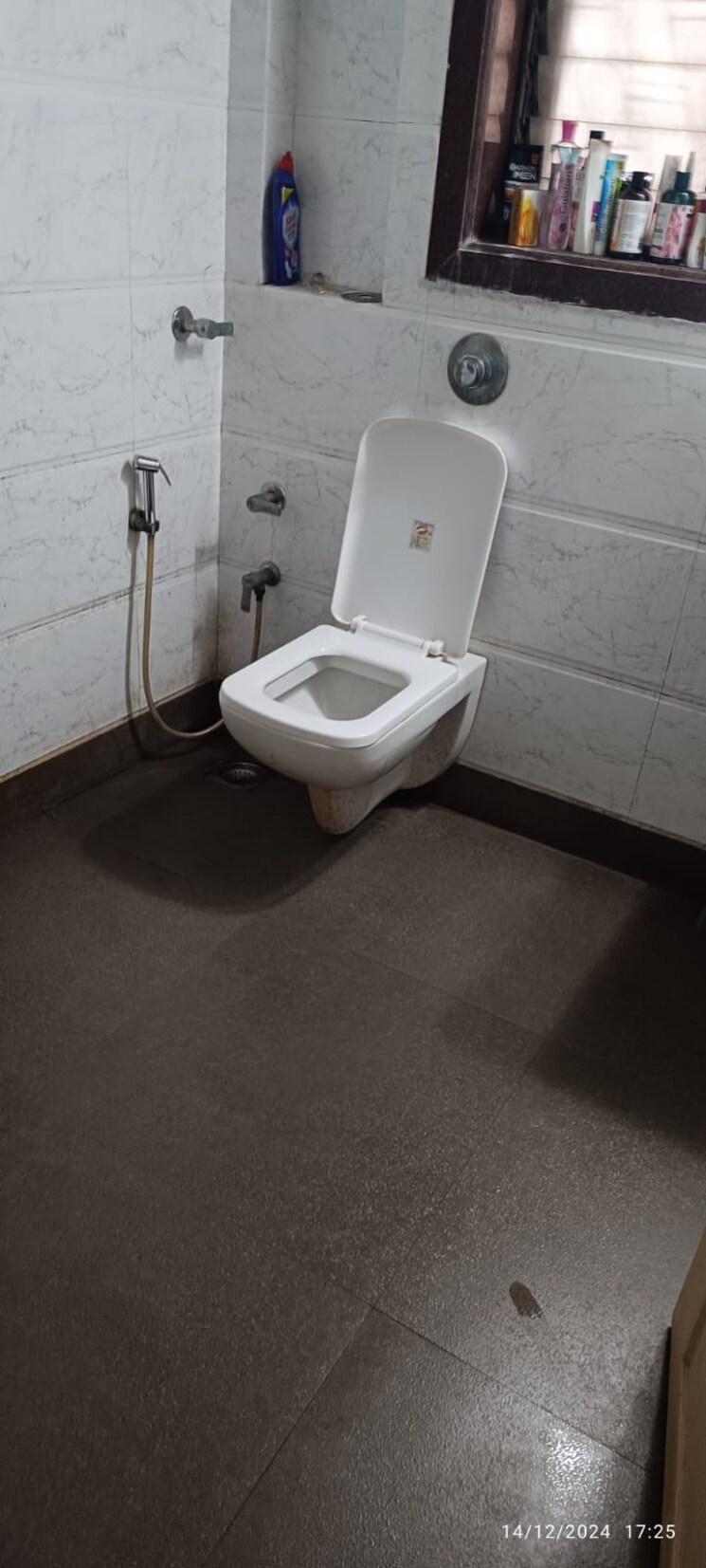 Bathroom, navyug-chs-malad 2 Bedroom 650 Sq.Ft. Apartment In Malad West Mumbai 8085660