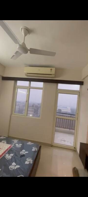 Room in 2 BHK Apartment at Suncity Avenue 76, Sector 76 – for Rent