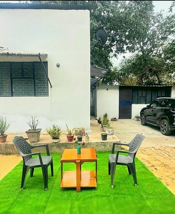 Master Bedroom in 2 BHK Builder Floor at Pushp Vihar – for Rent