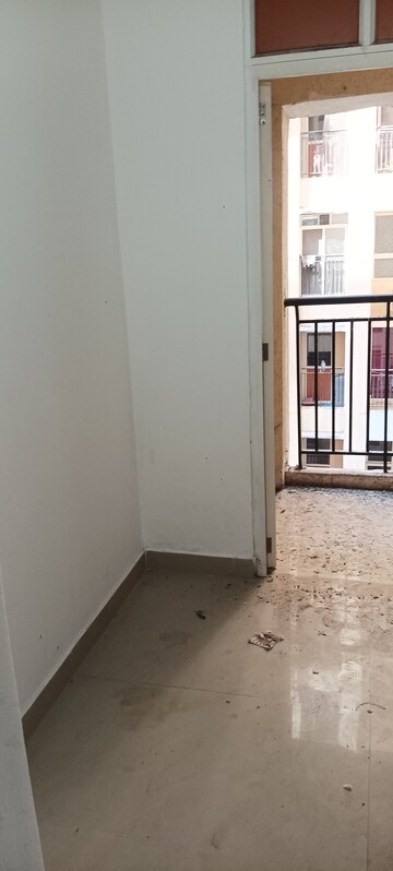 Room in 1 BHK Apartment at DB Realty Orchid Ozone, Dahisar East – for Sale