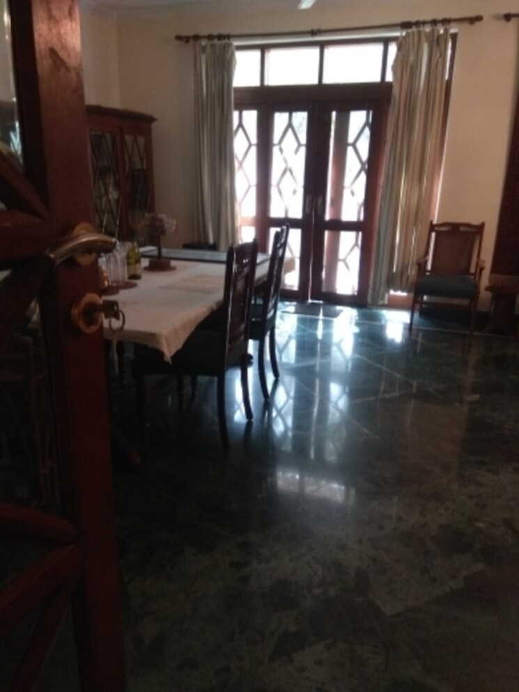 Gym, new friends colony 6 Bedroom 500 Sq.Yd. Independent House In New Friends Colony Delhi 8085750