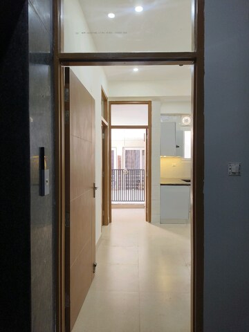 Building Lobby in 1 BHK Builder Floor at Uday Arden 45, Sector 45 – for Rent