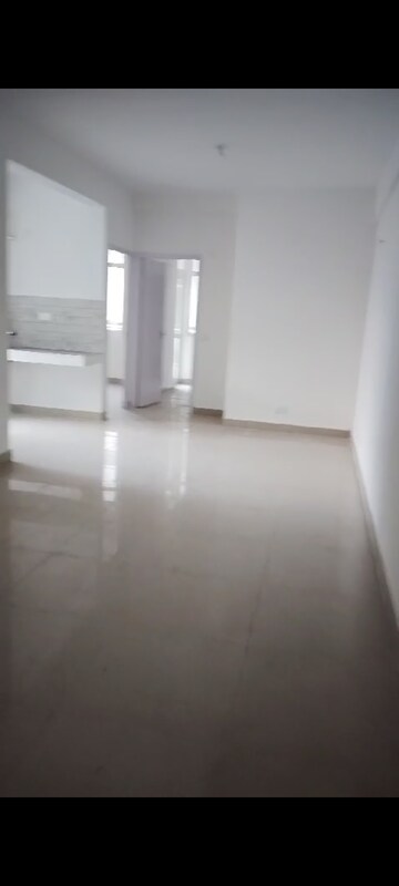 Room in 2 BHK Apartment at Suncity Avenue 76, Sector 76 – for Rent