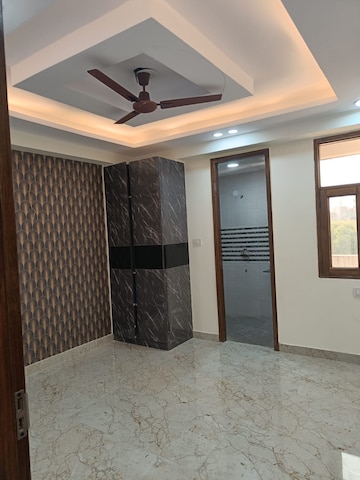 Room in 3 BHK Builder Floor at Sector 72 – for Sale
