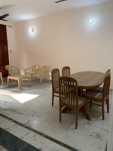 Living Room in 2 BHK Builder Floor at RWA Apartments Sector 40, Sector 40 – for Rent