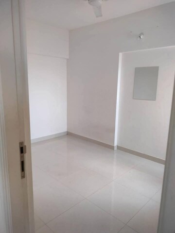 Room in 1 BHK Apartment at Gulmohar Goldcoast, Kharadi – for Rent