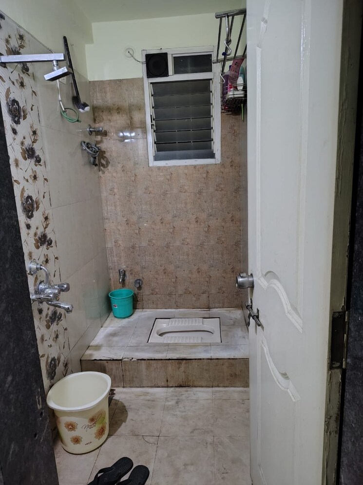 Bathroom, abc-mini-market 1 RK 300 Sq.Ft. Apartment In Nigdi Pune 8085861