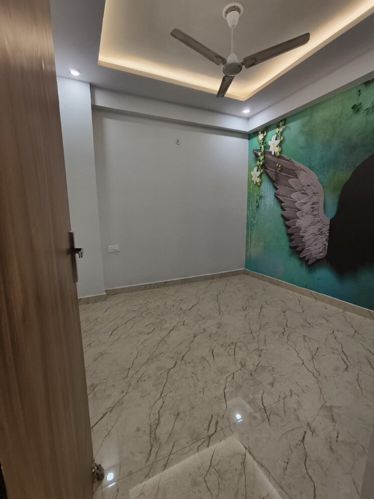 Room, sector 73 3 Bedroom 1420 Sq.Ft. Builder Floor In Sector 73 Noida 8085892