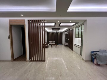 Parking in 4 BHK Builder Floor at Sector 52 – for Rent