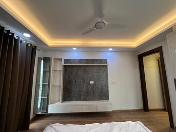 Bedroom in 4 BHK Builder Floor at Sector 52 – for Rent