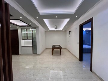 Room in 4 BHK Builder Floor at Sector 52 – for Rent