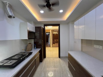Building Lobby in 4 BHK Builder Floor at Sector 52 – for Rent