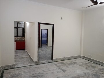 Room in 3 BHK Builder Floor at Unitech South City II, Sector 50 – for Rent