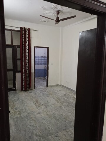Room in 3 BHK Builder Floor at Unitech South City II, Sector 50 – for Rent