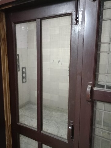 Building Lobby in 3 BHK Builder Floor at Unitech South City II, Sector 50 – for Rent