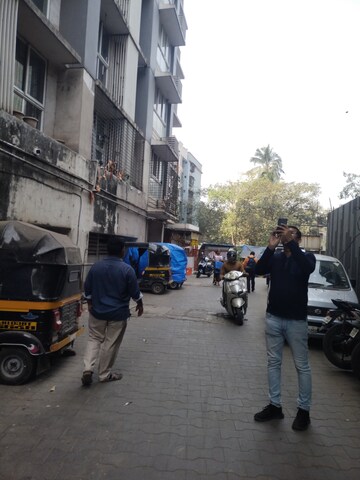 Parking in 1 BHK Apartment at Kurla West – for Rent