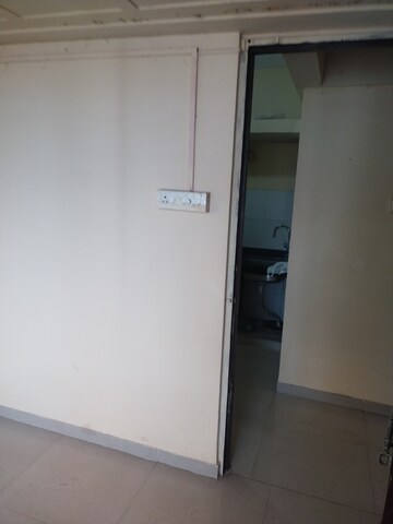 Furnished Amenities in 1 BHK Apartment at Kurla West – for Rent