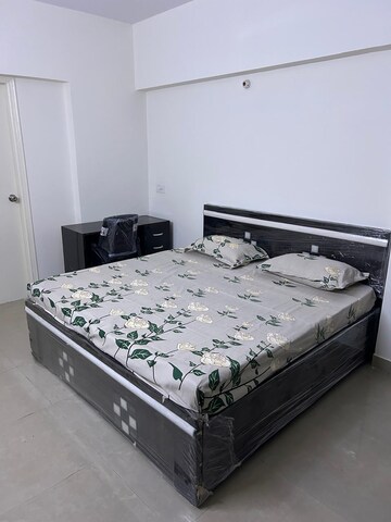 Bedroom in 3.5 BHK Apartment at Aims Golf City, Sector 75 – for Rent