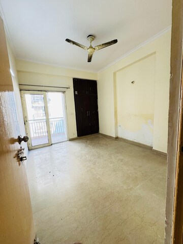 Room in 2.5 BHK Apartment at Aims Golf City, Sector 75 – for Sale