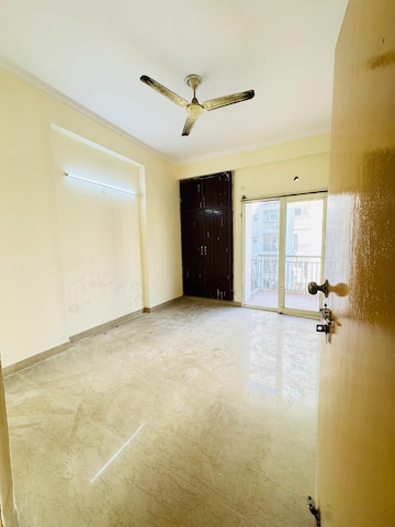 Room in 2.5 BHK Apartment at Aims Golf City, Sector 75 – for Sale