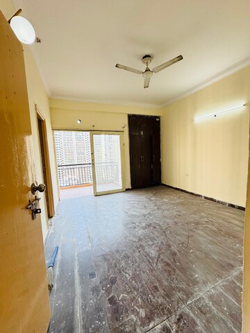 Room in 2.5 BHK Apartment at Aims Golf City, Sector 75 – for Sale