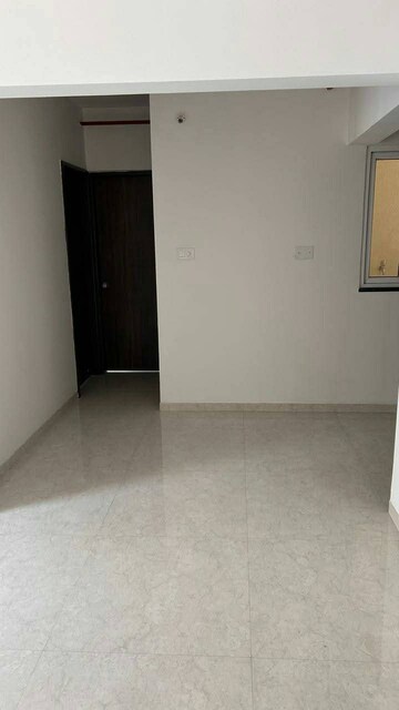Room in 2 BHK Apartment at Majestique Towers, Kharadi – for Rent