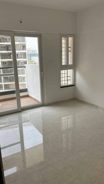 Room in 2 BHK Apartment at Majestique Towers, Kharadi – for Rent