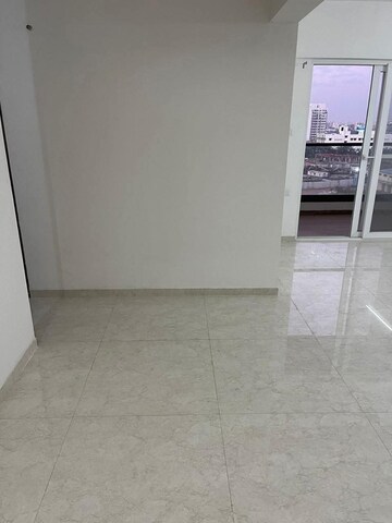 Room in 2 BHK Apartment at Majestique Towers, Kharadi – for Rent