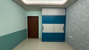 Room in 2.5 BHK Apartment at L&T Raintree Boulevard, Hebbal – for Rent