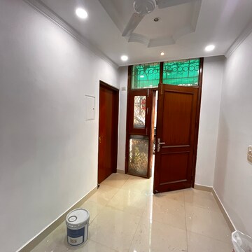 Furnished Amenities in 2.5 BHK Builder Floor at Malviya Nagar – for Rent