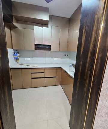 Kitchen in 2.5 BHK Apartment at Amrapali Golf Homes, Sector 4, Greater Noida – for Rent