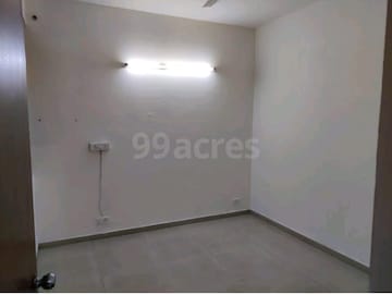 Room in 2 BHK Apartment at Amrapali Golf Homes, Sector 4, Greater Noida – for Rent