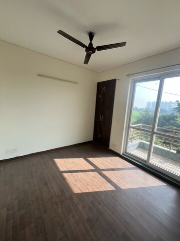 Room in 3 BHK Builder Floor at BPTP Parkland Pride, Sector 77 – for Sale