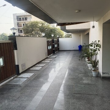 Parking in 4 BHK Builder Floor at BPTP Park Central, Sector 85 – for Rent